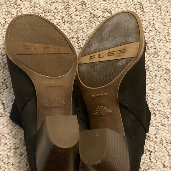 Like New……Elegant Black Women's Life Stride Memory Foam Ankle Boots - Picture 9 of 9